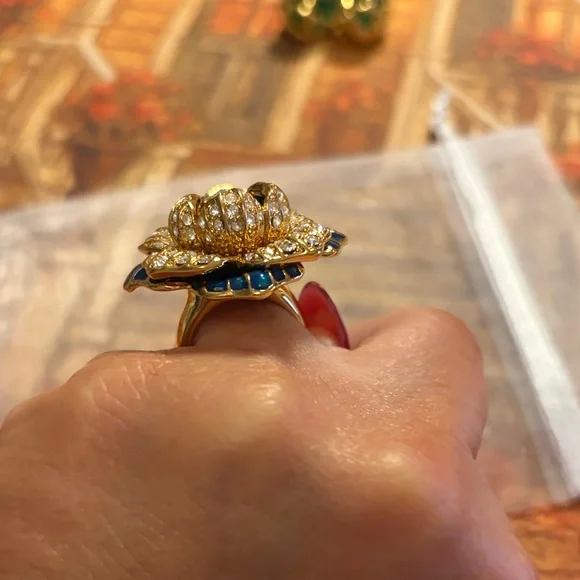 HOLIDAY SPECIAL 
Joan Rivers Gold and Blue Crystal Flower Ring  SZ 6 - Picture 6 of 8